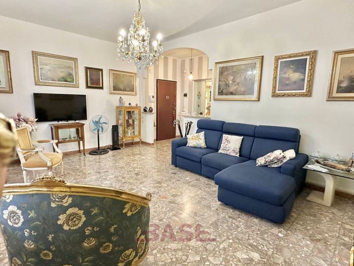 Appartamento con 6 locali in vendita in Viale Italia, Cecina Centro, Cecina