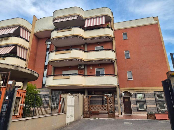 Appartamento quadrilocale in vendita in Via delle Palme, Centro, Aprilia