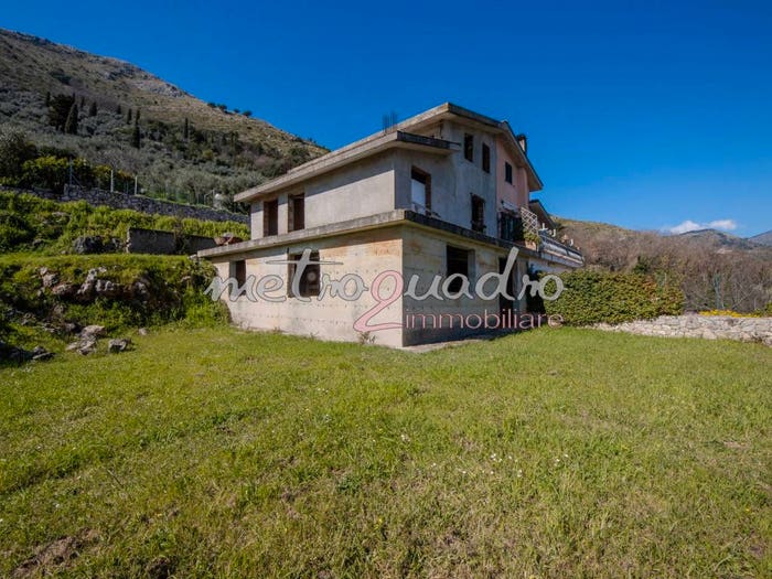 Casa con 6 locali in vendita in Contrada Valle Troglia, Itri