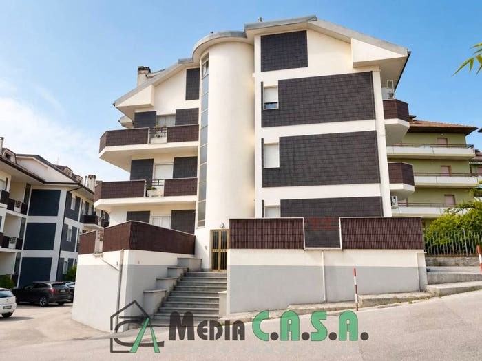 Appartamento trilocale in vendita in Via Alfredo Balena, Ascoli Piceno