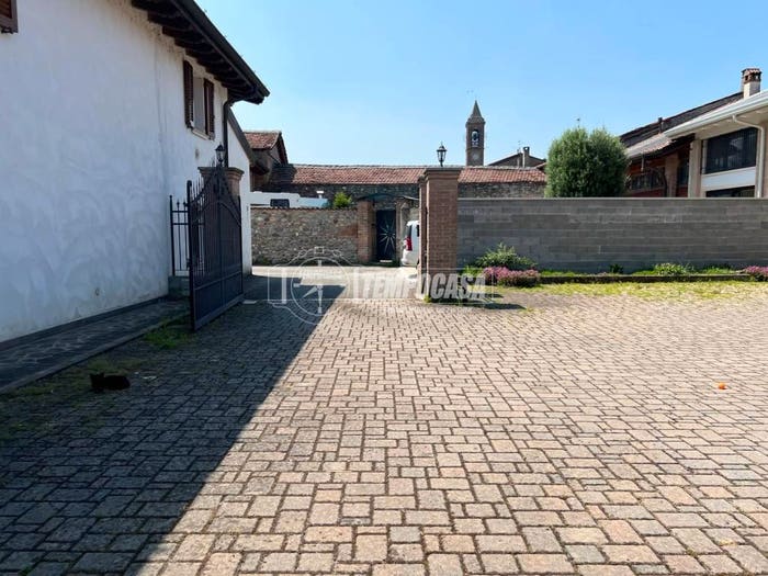 Casa con 6 locali in vendita in Cazzago San Martino