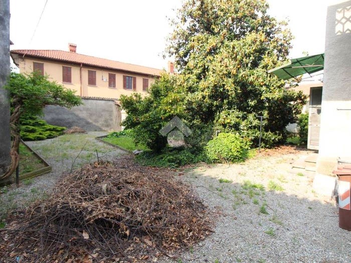 Casa con 6 locali in vendita in Piazza Brambilla, Centro, Aicurzio