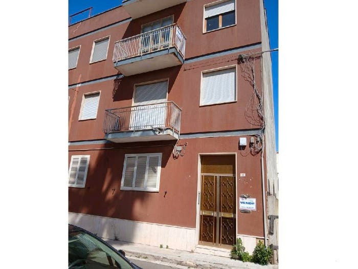 Appartamento con 6 locali in vendita in Via Alessandro Volta, Centro, Parabita