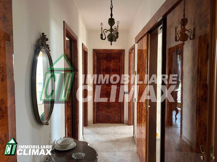 Appartamento con 5 locali in vendita in Via Antonio Canova, Via Ruggiero, Caserta