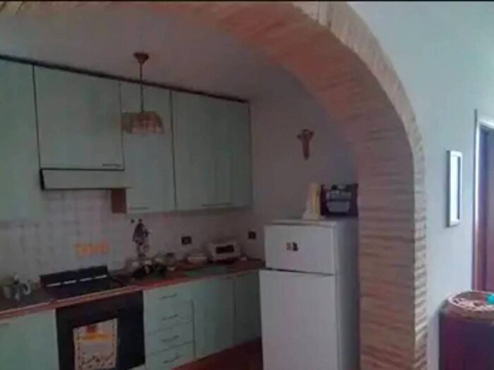 Casa con 6 locali in vendita in Villa Farrelli, Amandola