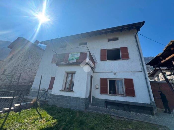 Casa quadrilocale in vendita in Via Bocchetti, Centro, Colorina