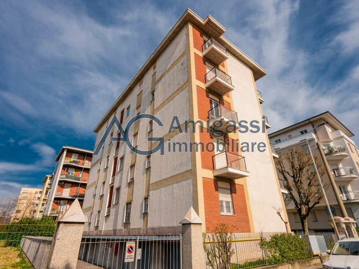 Appartamento trilocale in vendita in Via Renato Perlini, Celadina Boccaleone, Bergamo
