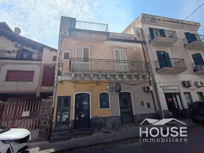 Casa trilocale in vendita in Via Gian Battista Nicolosi, Paternò