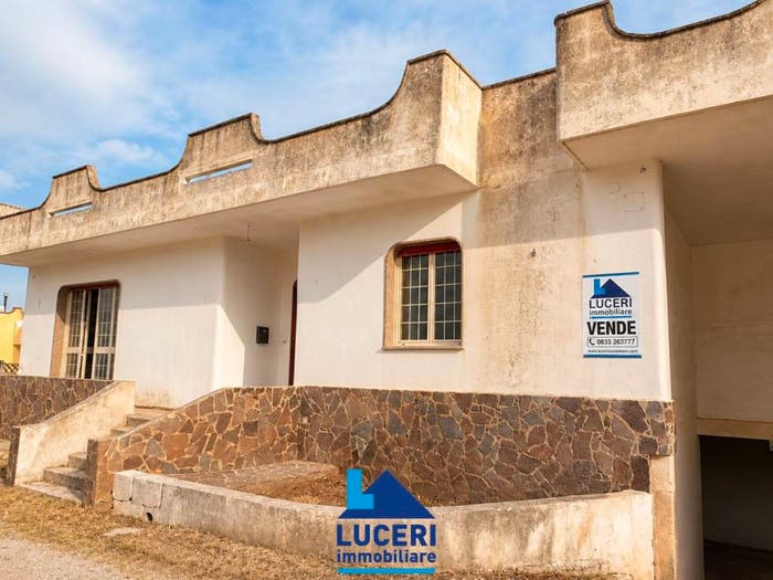 Casa con 6 locali in vendita in Via Giovanni XXIII, Centro, Galatone