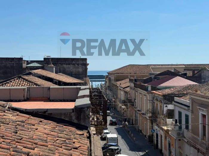 Casa con 6 locali in vendita in Corso Italia, Centro, Riposto