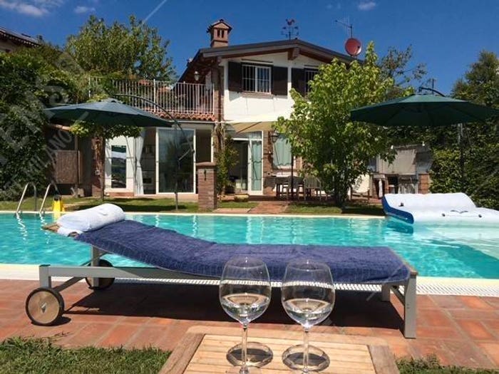 Casa con 6 locali in vendita in Via Valle Tanaro, Castagnole delle Lanze