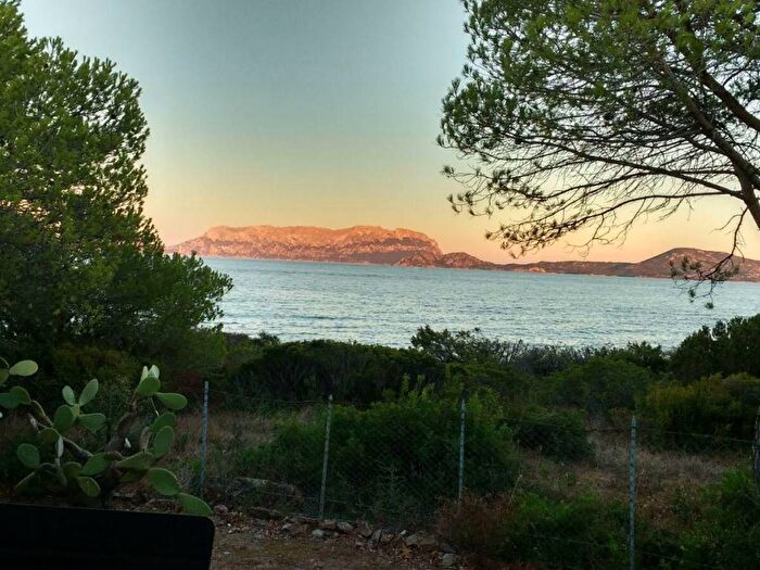 Casa con 6 locali in vendita in Via Mare del Nord, Pittulongu, Olbia