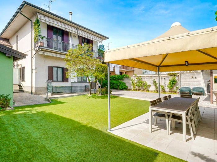 Casa con 6 locali in vendita in Via Como, Cesano Maderno