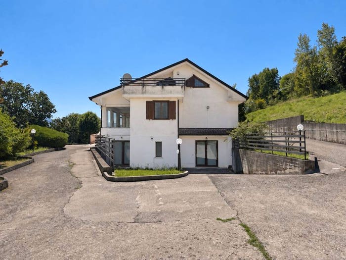Casa con 6 locali in vendita in Via Pesca, Broccostella