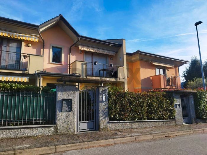 Appartamento trilocale in vendita in Laveno, LavenoMombello