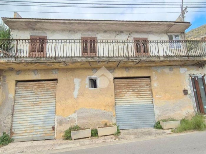 Casa con 6 locali in vendita in Via Regione Siciliana, Centro, Monreale