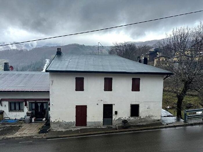 Casa con 6 locali in vendita in Giardini, Faidello, Fiumalbo