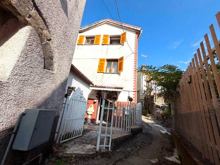 Casa con 5 locali in vendita in Via Cadelè Bricollo, Magnerri, Serra Riccò