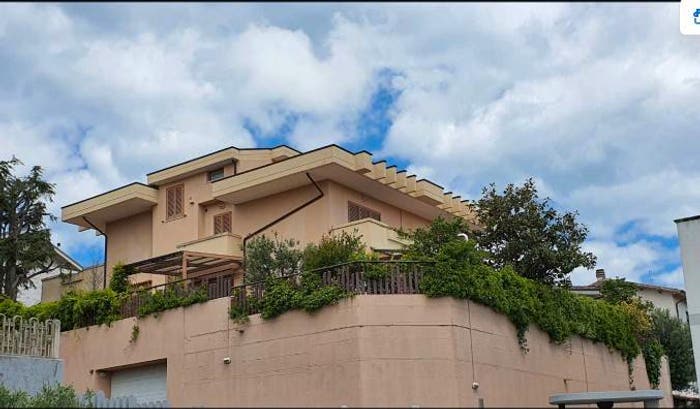 Casa con 6 locali in vendita in Strada Vicinale Colle Cervone, Colle del Telegrafo Colle Scorrano, Pescara