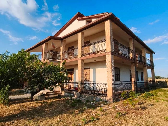 Casa con 6 locali in vendita in Via delle Azalee, Cogna, Aprilia