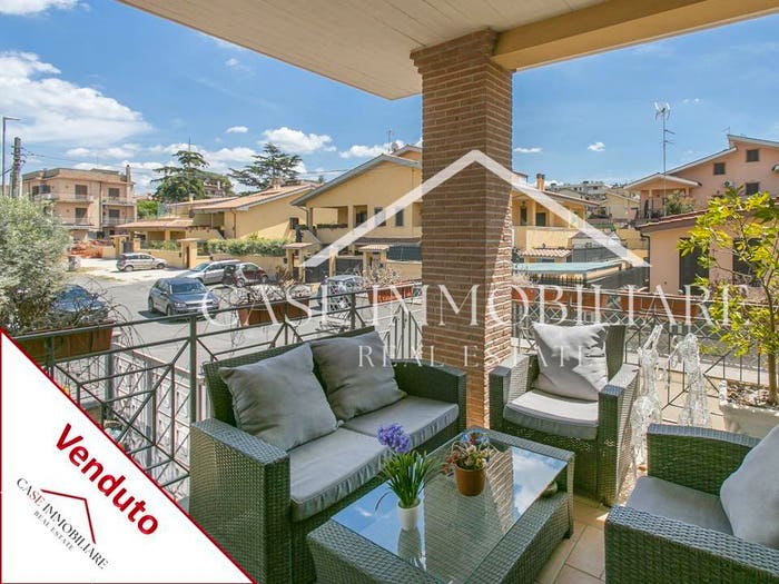 Appartamento quadrilocale in vendita in Via Visano, Valle Muricana, Roma