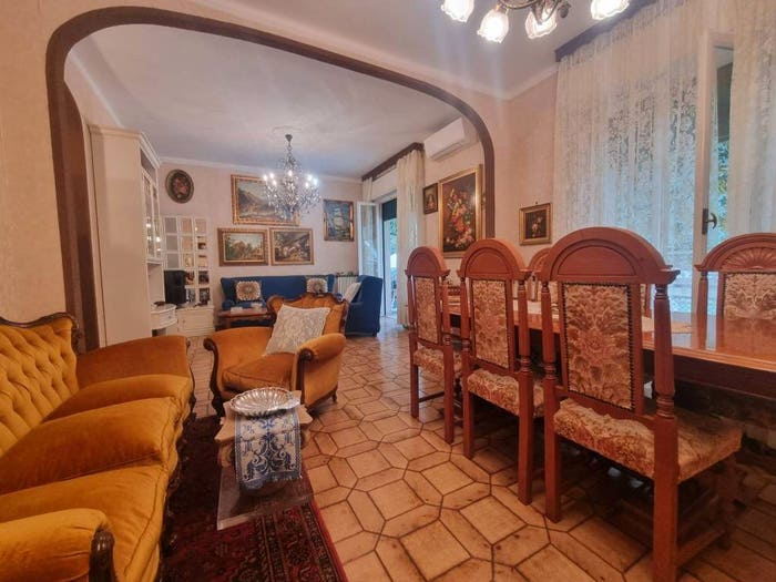 Appartamento trilocale in vendita in Via Domenico Brunenghi, Centro, Finale Ligure