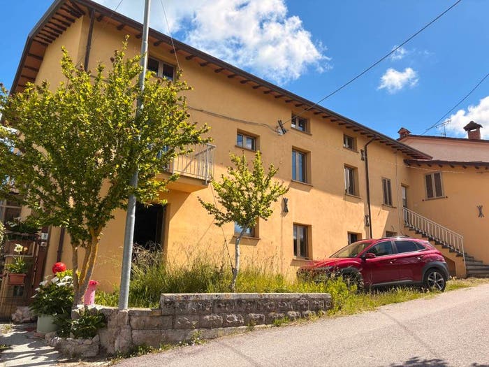 Appartamento con 6 locali in vendita in Località Caprara, Gualdo Tadino