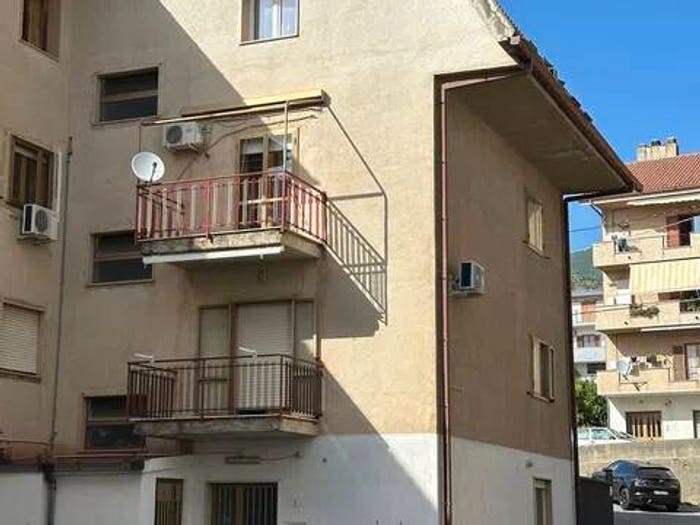 Appartamento con 5 locali in vendita in Via Dei Salici No Number, Centro, Paola