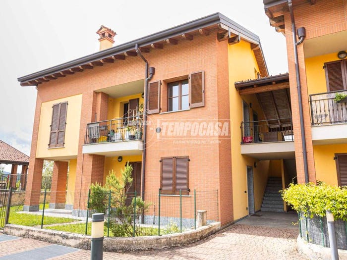 Appartamento trilocale in vendita in Via Nazario Sauro, Centro, Rogeno