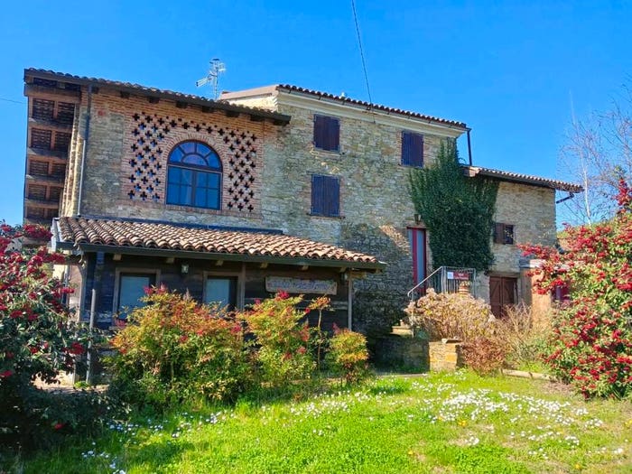 Casa con 6 locali in vendita in Strada Vaie No Number, Pianello Val Tidone