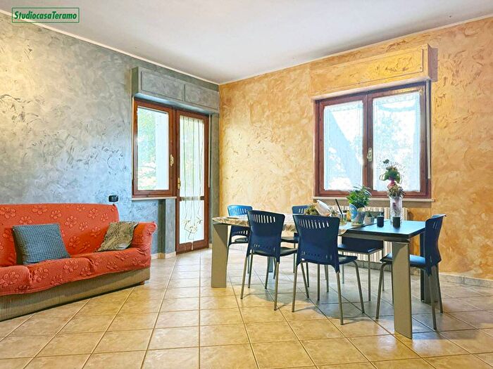 Appartamento quadrilocale in vendita in Via Giovanni Melarangelo, Centro, Teramo