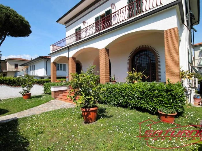 Casa con 6 locali in vendita in Viale Agostino Marti, Piazza Anfiteatro Torre Guinigi, Lucca