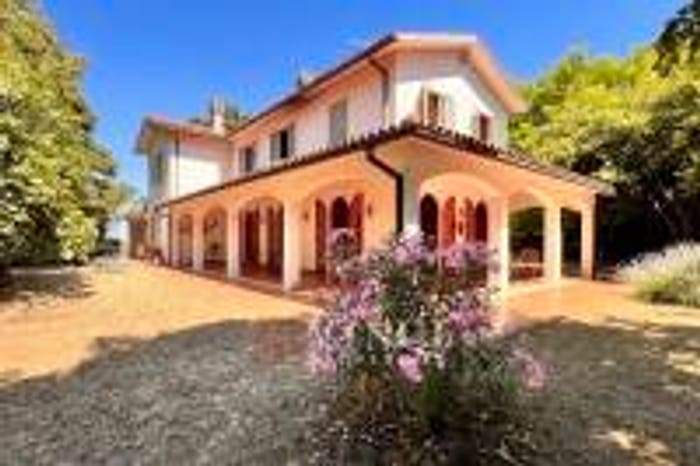 Casa con 6 locali in vendita in Gradara
