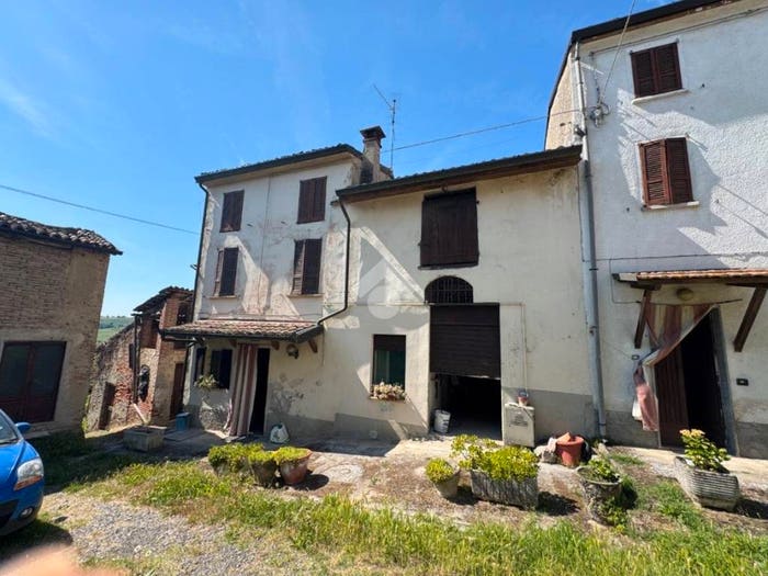 Casa bilocale in vendita in Via Corte Pecci, Centro, Rovescala