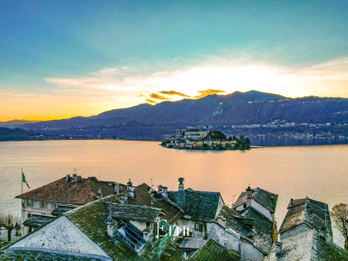 Casa con 6 locali in vendita in Via Vladimiro Bersani, Centro, Orta San Giulio