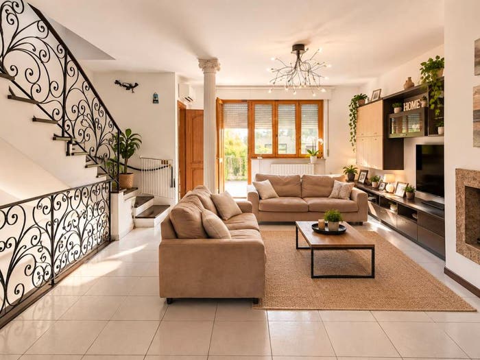 Casa con 6 locali in vendita in Moie, Maiolati Spontini