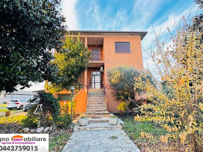 Casa con 6 locali in vendita in Via Pier Domenico Frattini, Centro, Legnago