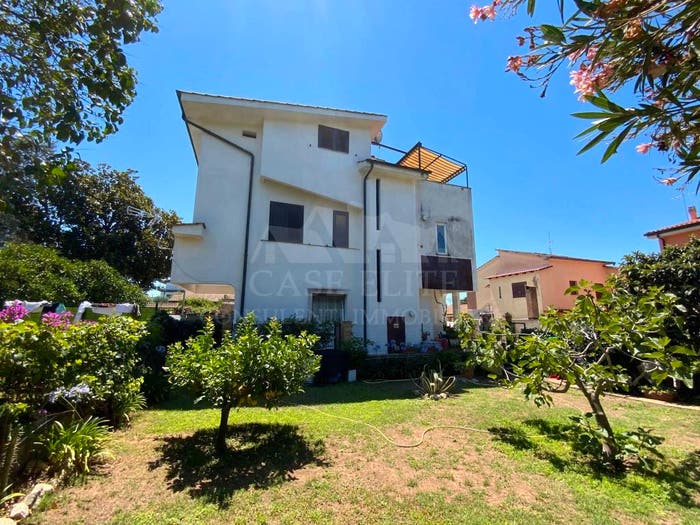 Appartamento trilocale in vendita in Via dei Noci, Lido dei Pini di Ardea Lupetta, Ardea