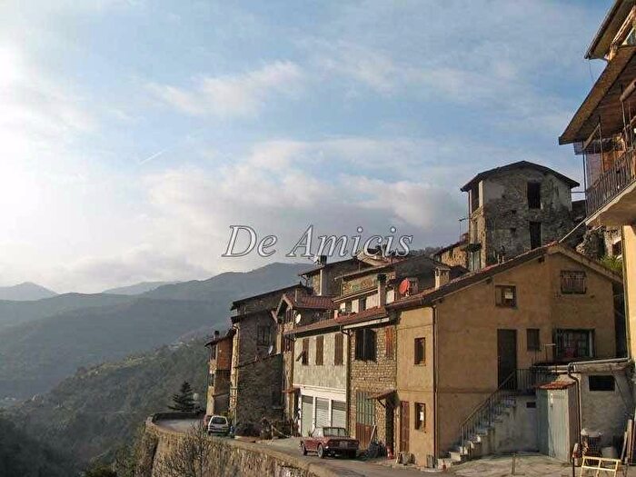 Casa trilocale in vendita in Centro, Apricale