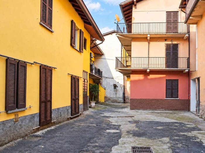Appartamento bilocale in vendita in Via Umberto I, Renate