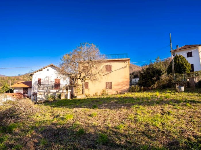 Casa con 6 locali in vendita in via Cremeno, Bolzaneto, Genova
