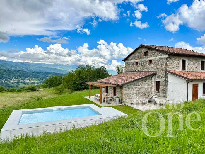 Casa con 6 locali in vendita in località biaia, Casatico, Camporgiano