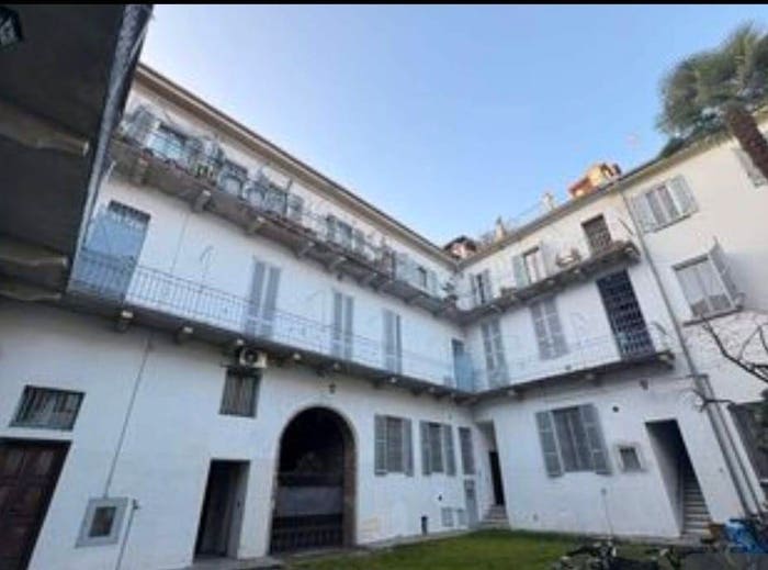 Appartamento bilocale in vendita in Via San Martino, Centro Storico, Pavia