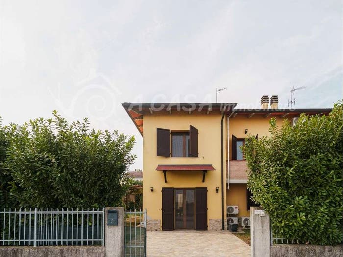 Casa quadrilocale in vendita in strada diolo A, Centro, Soragna