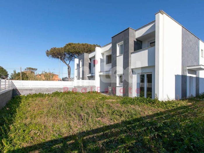 Casa trilocale in vendita in Via di Macchia Palocco, Acilia, Roma