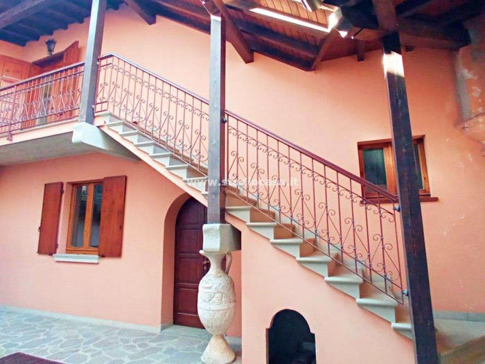 Casa con 6 locali in vendita in Villa d'Ogna