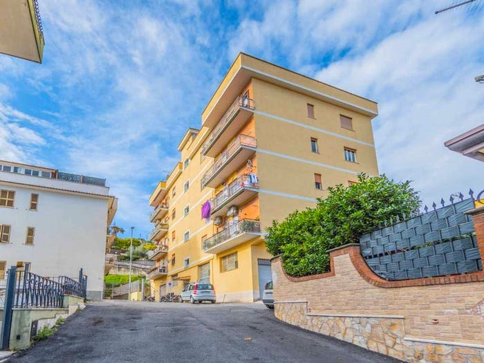 Appartamento trilocale in vendita in Via del Lavoro, Zona Empolitana, Tivoli