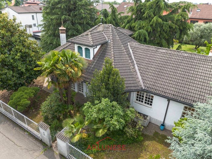 Casa con 5 locali in vendita in Via Francesco Cilea, Casorezzo