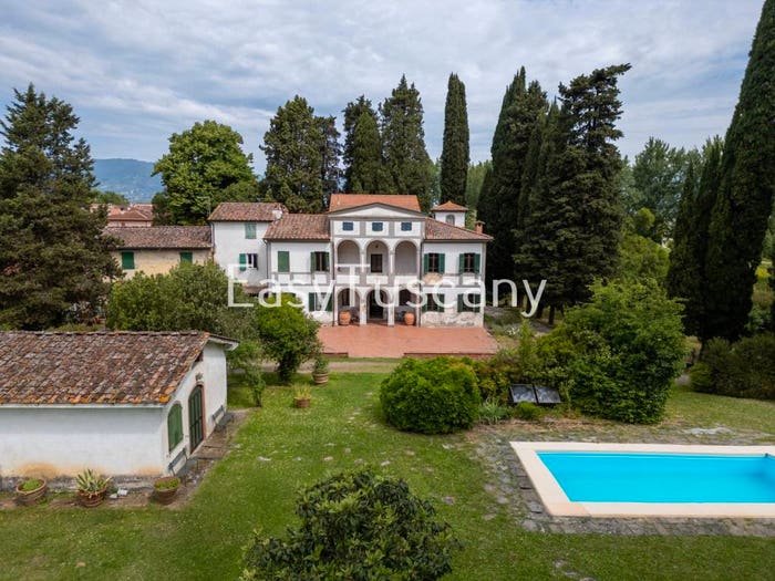 Casa con 6 locali in vendita in Via della Contea, Centro, Montecarlo