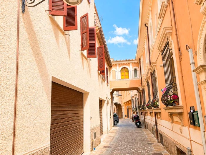 Appartamento con 6 locali in vendita in Via Monina, Centro, Gualdo Tadino